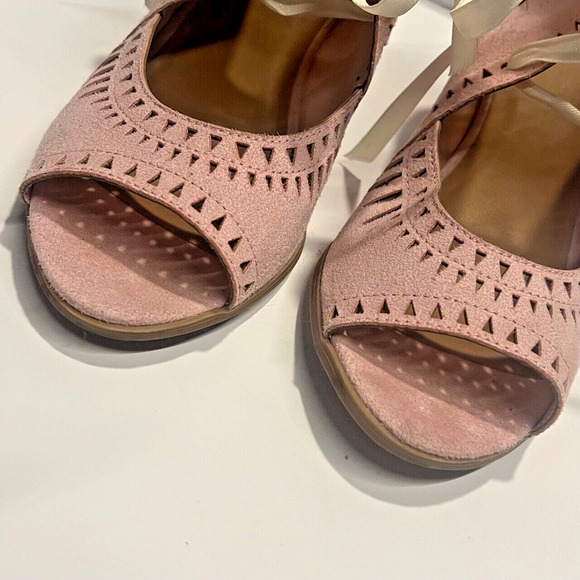 Womens Size 10 Baby Pink Leather Boho Cut Out Lace Up Stocked Heel Sandal Retro - Picture 3 of 11